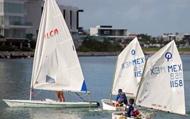 The student regatta at the Cancun International Boat Show