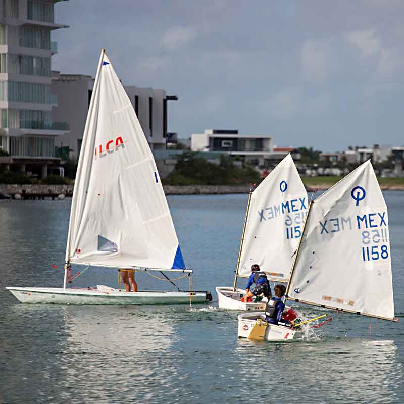 The student regatta at the Cancun International Boat Show